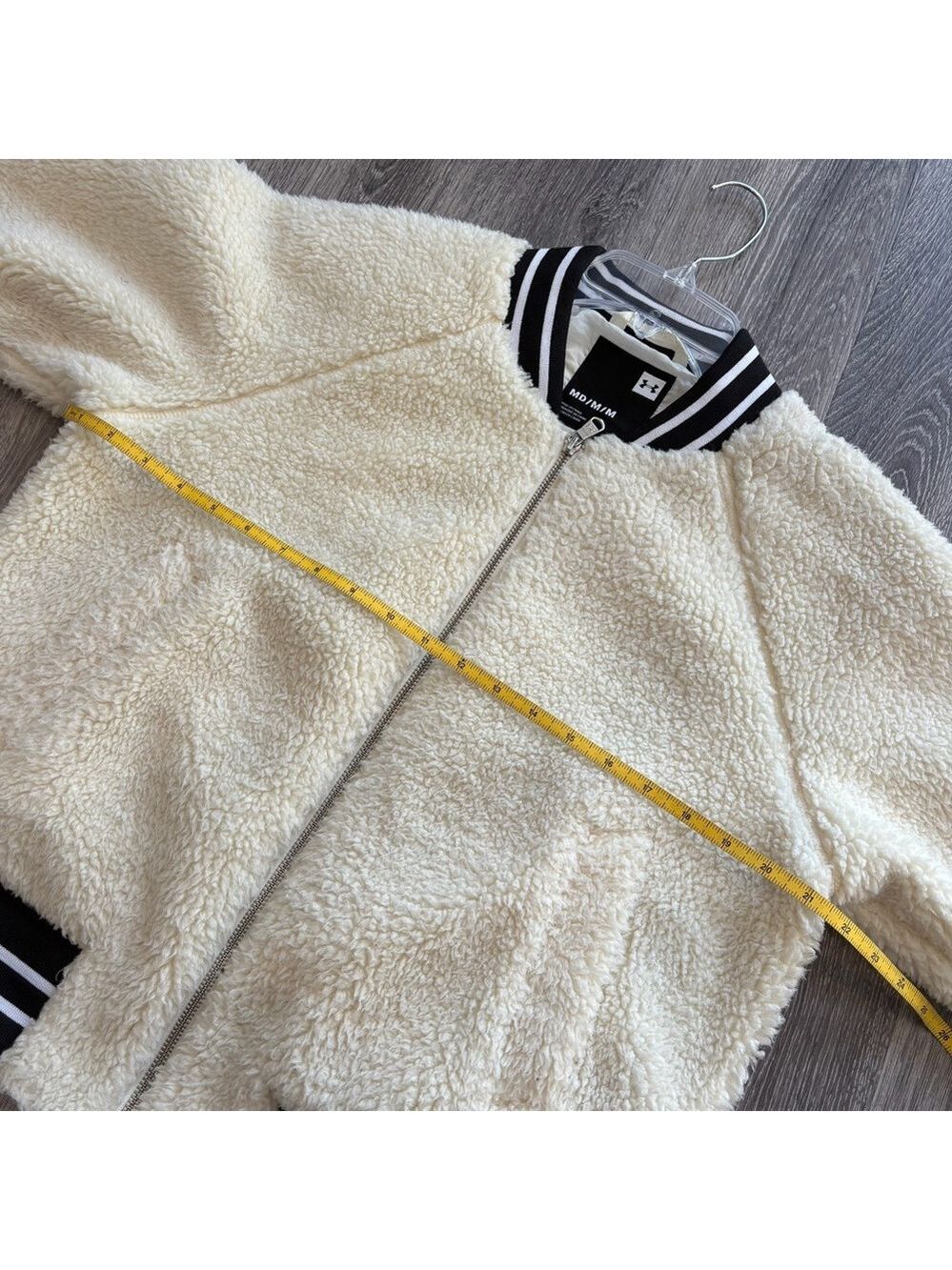 Under Armour Cream Teddy Sherpa Bomber Jacket Size M Excellent Condition - Picture 7 of 7